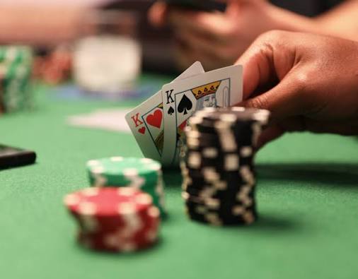 Perbedaan Live Casino Berbasis Browser dan Aplikasi Seluler